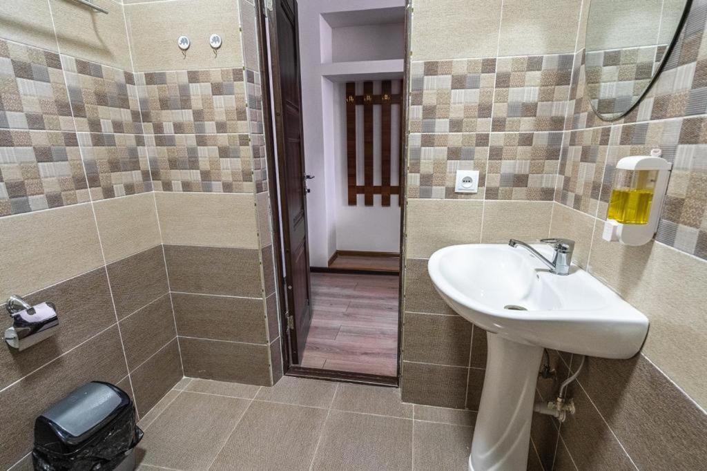 Muras Hotel Karakol Ngoại thất bức ảnh