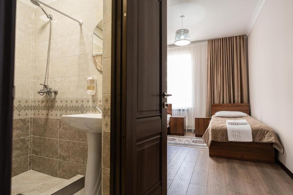 Muras Hotel Karakol Ngoại thất bức ảnh